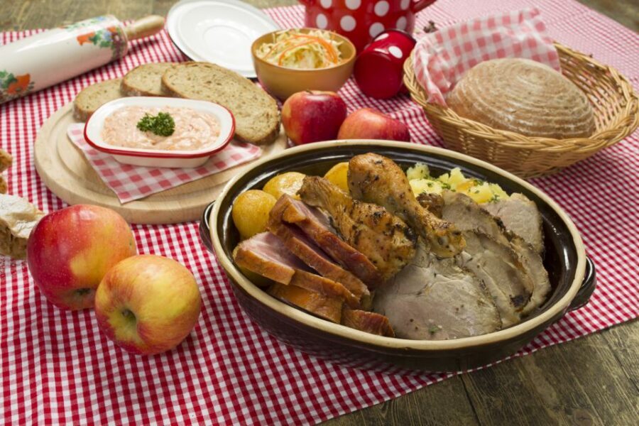 Prague: Folkloric Dinner Show with Unlimited Drinks - Mead toast, regional songs, and a sing-along finish