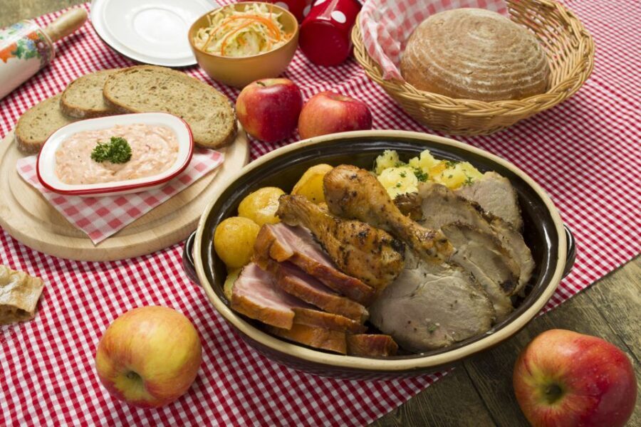 Prague: Folkloric Dinner Show with Unlimited Drinks - Who this fits best in Prague (and who might rethink it)
