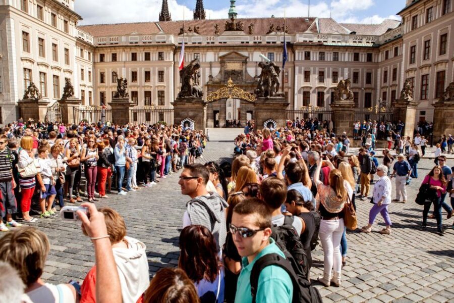 Prague: Full-Day Sightseeing Tour with Cruise and Lunch - Tour Pace, Timing, and What to Wear
