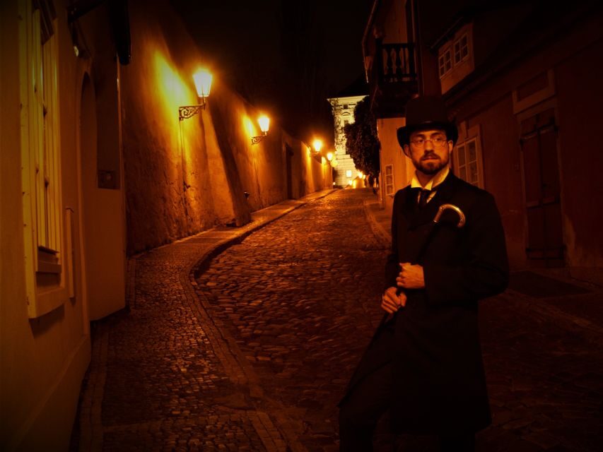 Prague: Ghost Tour - Finding your guide near the Astronomical Clock (and not wasting time)