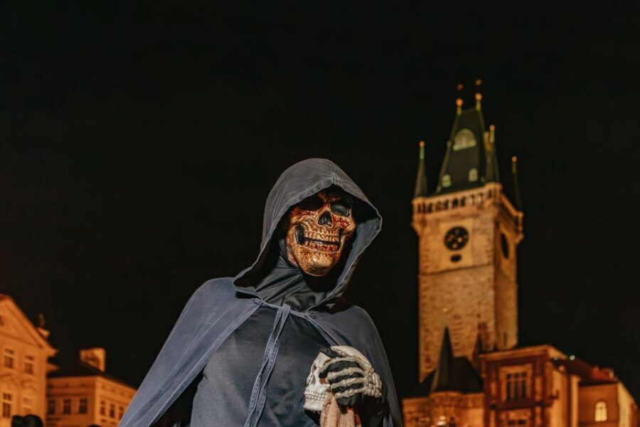 Prague: Ghost Walking Tour Where Legends Come To Life - Live ghosts: the fun scare factor (and how it’s handled)