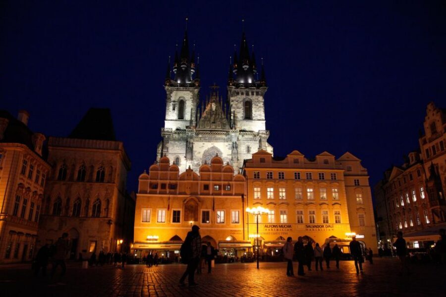 Prague: Ghosts and Legends of the Old Town Evening Tour - Meeting point reality: how to start smoothly in Old Town