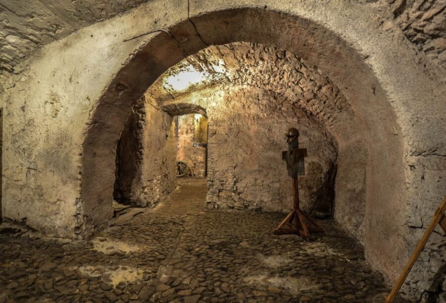 Prague: Ghosts, Legends, Medieval Underground & Dungeon Tour - Medieval Underground: plague doctor lessons and a hidden alchemy laboratory