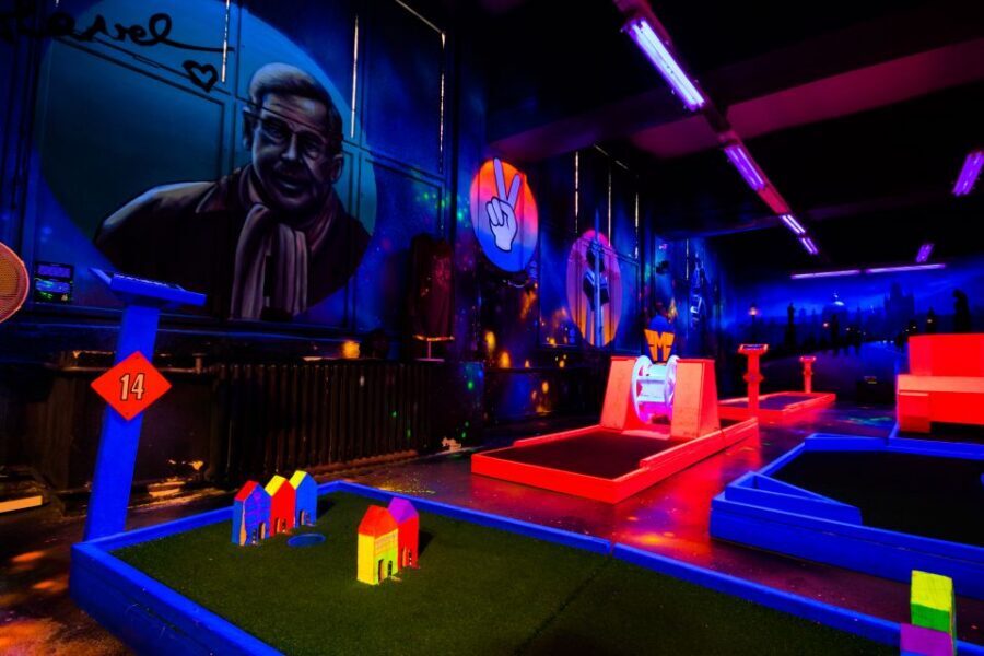 Prague: Glow Golf Mini Golf Game by UV Light - The 18 UV Holes: How the Course Stays Fun