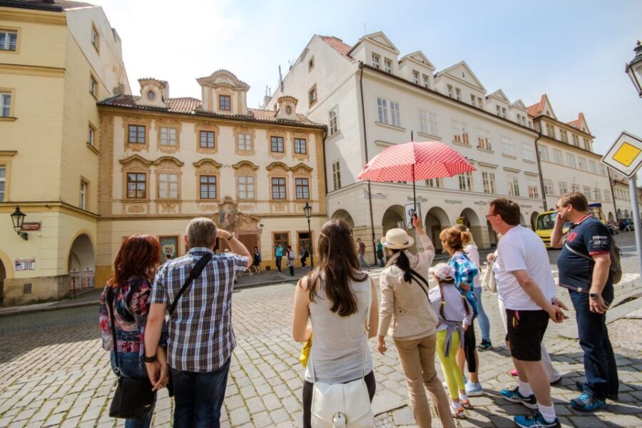 Prague: Guided Bus & Walking Tour with River Cruise & Lunch - Prague Castle grounds and the guided 2-hour walk