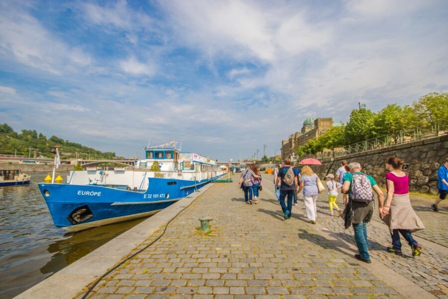 Prague: Guided Bus & Walking Tour with River Cruise & Lunch - Old Town Square with enough time to breathe
