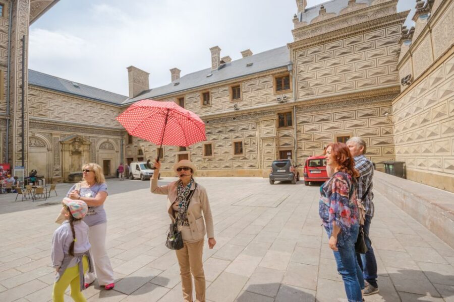 Prague: Guided Bus & Walking Tour with River Cruise & Lunch - Price and value: is $135 really fair?