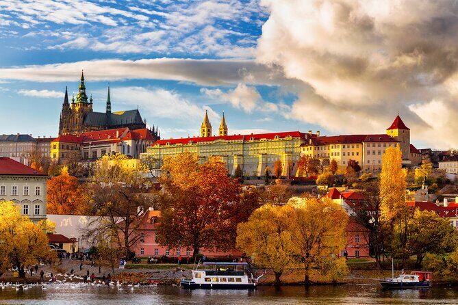 Prague Guided Walking Tour and Cruise with Authentic Czech Lunch - Old Town + Jewish Quarter: Synagogues, Cemetery Grounds, and the Square
