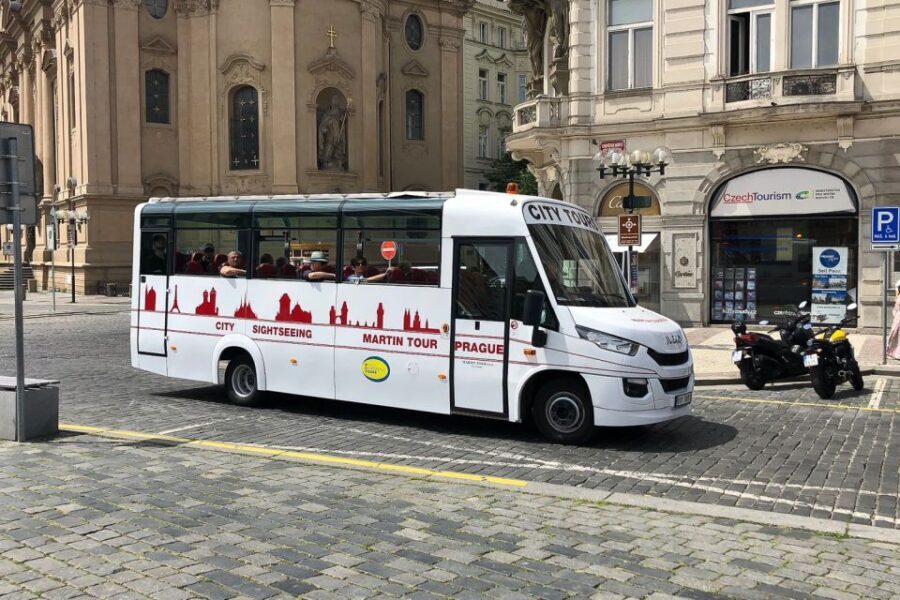 Prague: Historic City Center Bus Tour with Top Sights - Prague Castle District Break: Loreta and a Quick Taste of the Heights