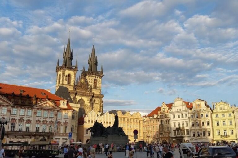 Prague: Historic City Center Bus Tour with Top Sights - Finding the Bus at Pařížská 1 Without Stress