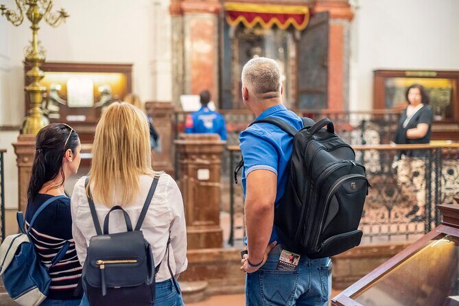 Prague Jewish Quarter Walking Tour with Admission Tickets - Stop 3: Old Jewish Cemetery and the meaning of 12,000 tombstones