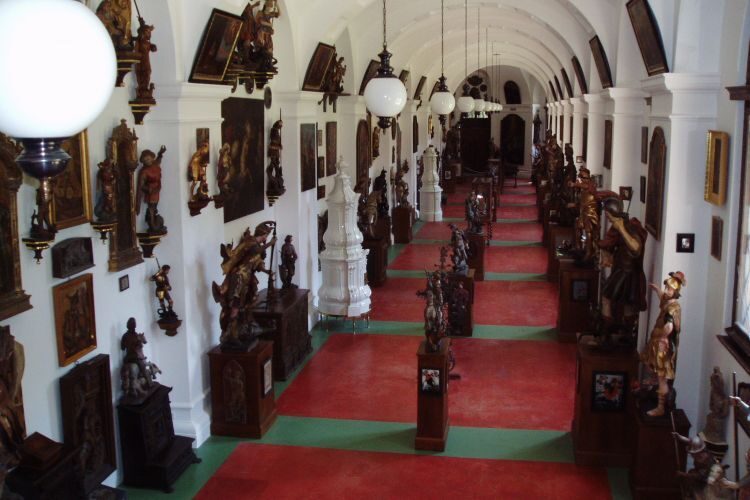 Prague: Karlštejn Castle Guided Tour with Entry Ticket - Free time with a purpose: how to use your 2 hours in the village
