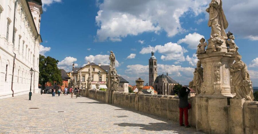 Prague: Kutná Hora, St Barbara's Cathedral and Bone Church - Kutná Hora in a Single Day: Timing and Getting There