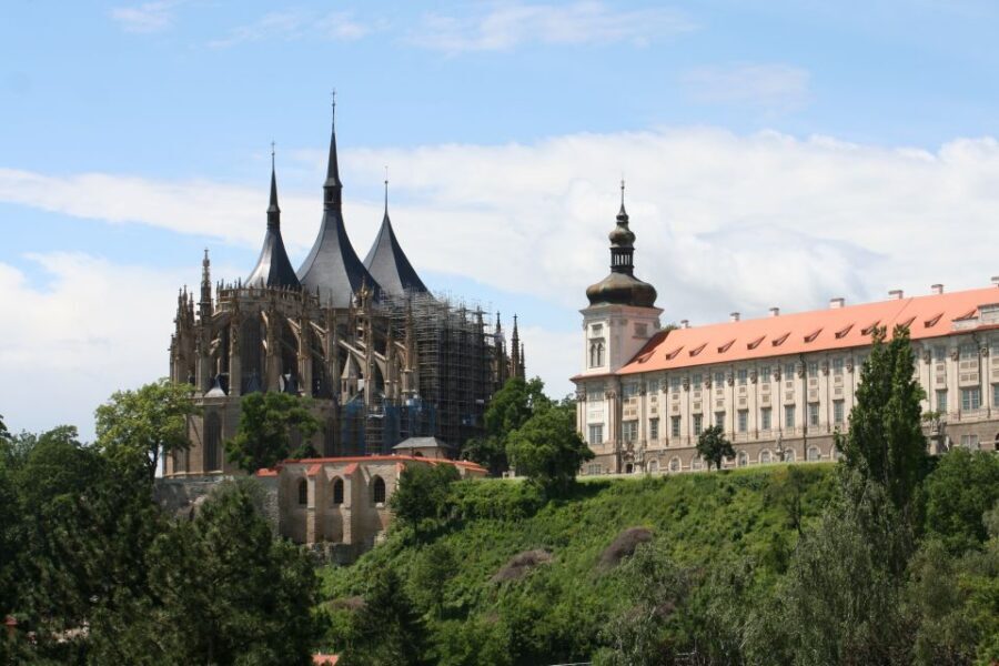 Prague: Kutná Hora, St Barbara's Cathedral and Bone Church - UNESCO Kutná Hora Streets: Townhouses, a 15th-Century Fountain, and Free Time