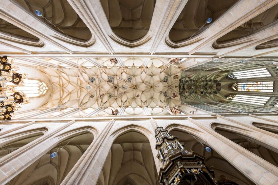 Prague: Kutná Hora, St Barbara's Cathedral and Bone Church - Guides Make It: Humor, Music, and Real Explanations