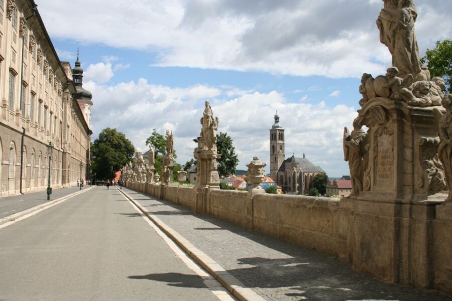 Prague: Kutná Hora, St Barbara's Cathedral and Bone Church - FAQ