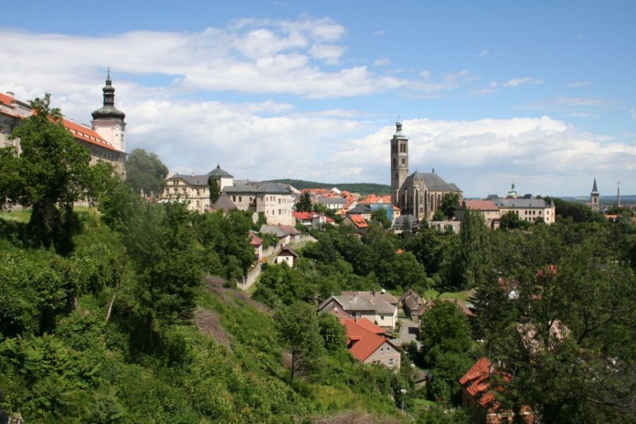 Prague: Kutná Hora, St Barbara's Cathedral and Bone Church - Sedlec Ossuary: 40,000 Bones, the Chandelier, and Going Slow