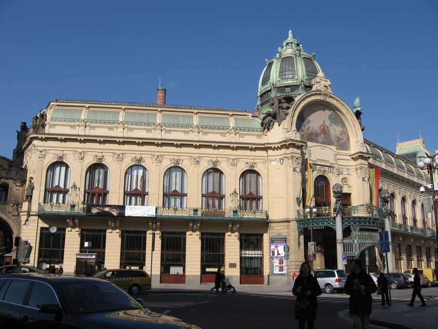 Prague: Old Town and Jewish Quarter Guided Walking Tour - Old Town highlights and how the Astronomical Clock moment is handled