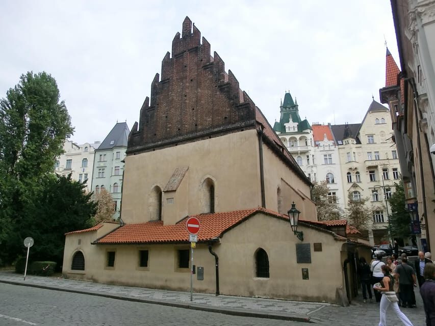 Prague: Old Town and Jewish Quarter Guided Walking Tour - Guides: what makes the storytelling work