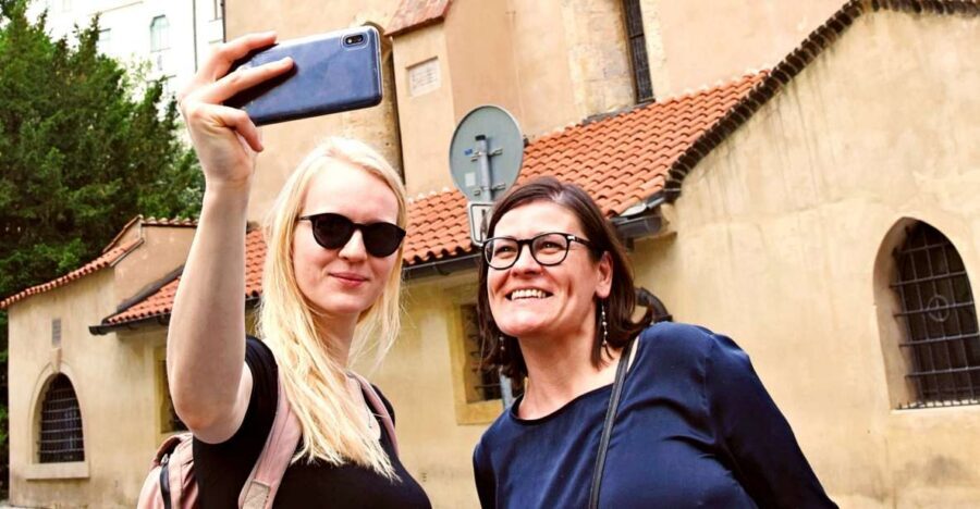 Prague: Old Town and Jewish Quarter Tour - The switch to Josefov: former Jewish Ghetto streets