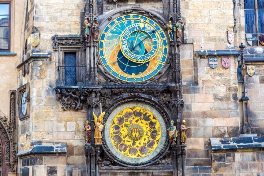 Prague: Old Town and Jewish Quarter Tour - Synagogues and the oldest in Europe claim