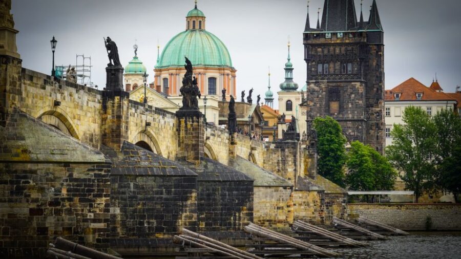 Prague: Old Town Highlights & Hidden Gems Guided Tour - Why This Old Town Walk Works Better Than the Typical Circuit