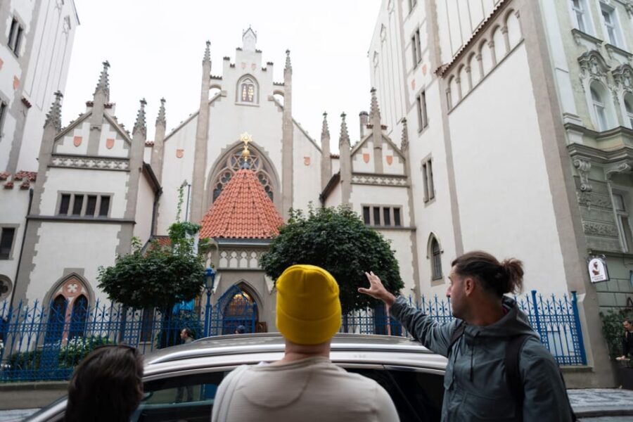 Prague: Old Town, Jewish Quarter & Astro Clock Walking Tour - Charles Bridge Finish: Plan Your Timing for the Best Views