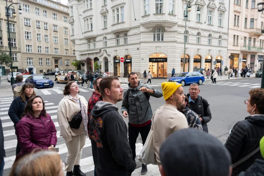 Prague: Old Town, Jewish Quarter & Astro Clock Walking Tour - Pace, Group Size, and the Guides Who Make It Work