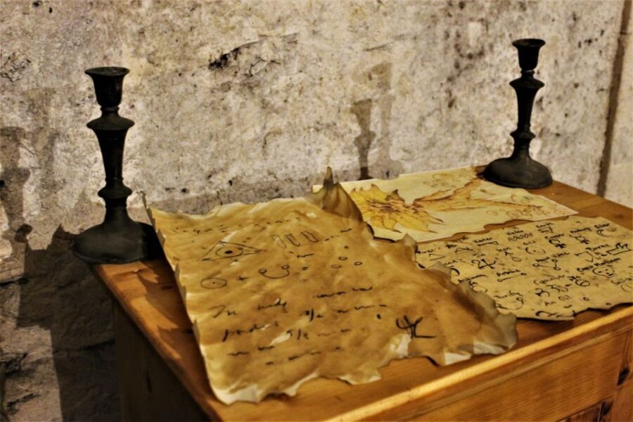 Prague: Oldtown, Medieval Underground & Dungeon History Tour - Who This Tour Is Best For (and Who Should Skip It)