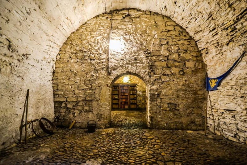 Prague: Oldtown, Medieval Underground & Dungeon History Tour - First Stop: Old Town Streets, Then Underground Prague