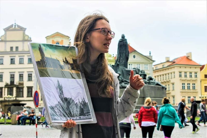 Prague: Oldtown, Medieval Underground & Dungeon History Tour - Getting There and Checking In at Male náměstí