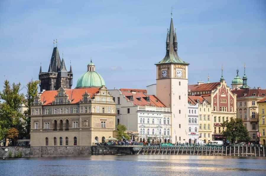 Prague: Panoramic Vltava River Cruise - Audio guide setup: Wi-Fi, QR codes, and headphone advice