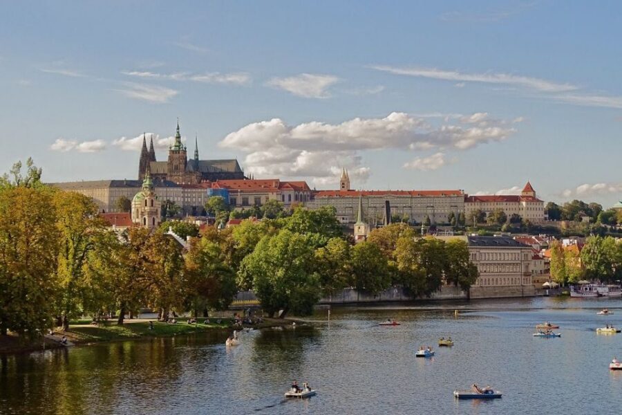 Prague: Prague Castle and Lobkowicz Palace Entry Tickets - Prague Castle highlights in circle B: what each stop is really for