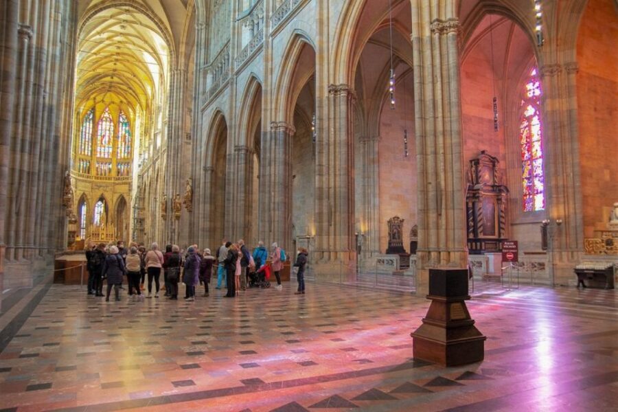 Prague: Prague Castle Complex Smartphone Audio Guide - Navigation Tools: Map, Chapters, and Keeping Your Bearings