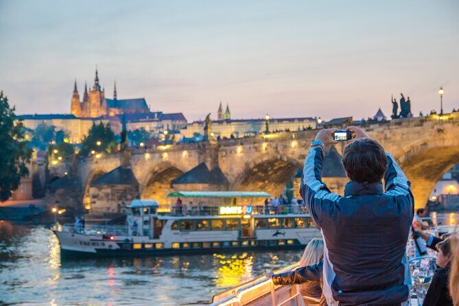 Prague: Sightseeing Boat Cruise with Buffet Dinner - Key things to know before you board