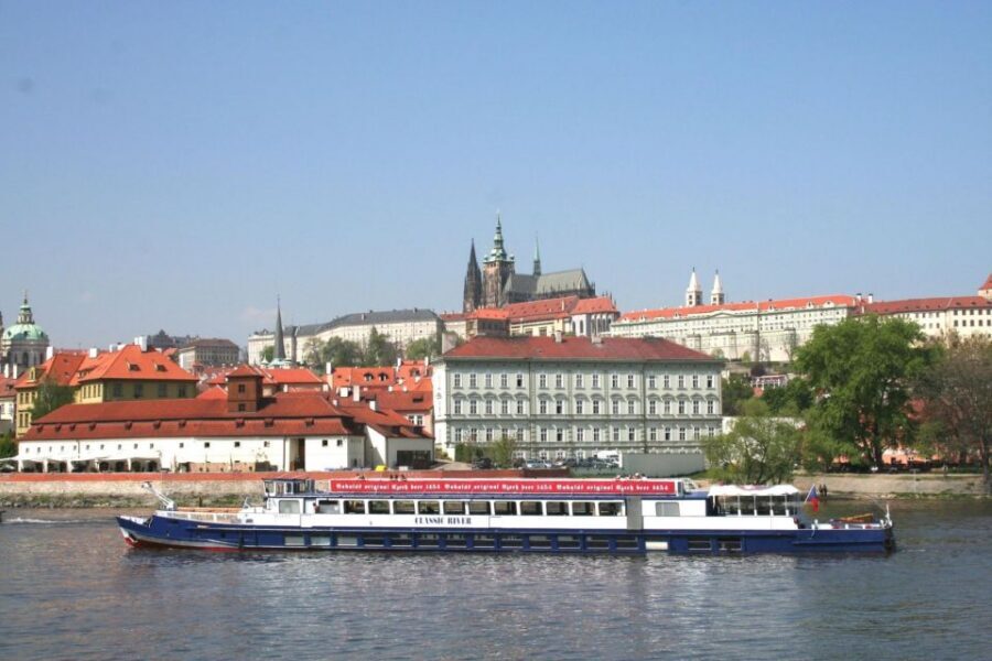 Prague: Sightseeing Boat Cruise with Buffet Dinner - Who this cruise is best for (and who it’s not)
