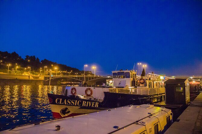 Prague: Sightseeing Boat Cruise with Buffet Dinner - Why this 3-hour Vltava dinner cruise feels like a shortcut