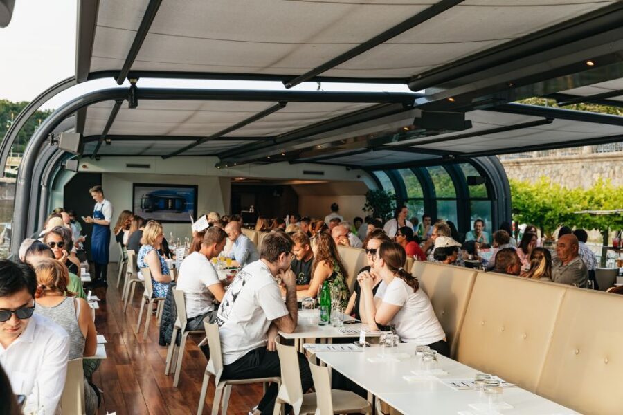Prague: Sightseeing Dinner Cruise on Open-Top Glass Boat - Key things I’d plan around