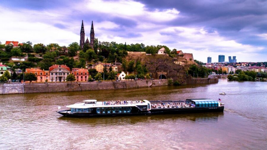 Prague: Sightseeing Dinner Cruise on Open-Top Glass Boat - Live music and the onboard vibe