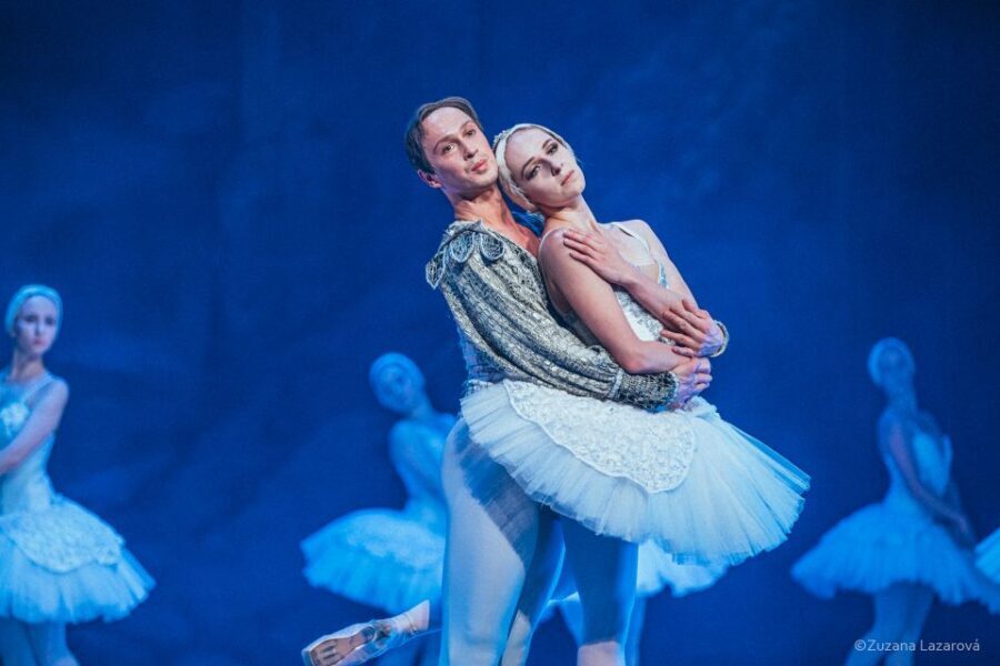 Prague: The Best of Swan Lake Ballet Tickets - Getting good seats: viewing angles, slanted stalls, and what can block you