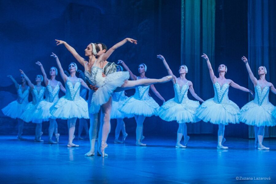 Prague: The Best of Swan Lake Ballet Tickets - Practical arrival plan: cloakroom, rules, snacks, and theatre etiquette