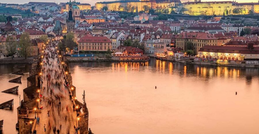 Prague : Visite insolite avec un guide journaliste français - Price and value: what $48 buys you in real terms