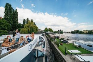 Prague: Vltava River Lunch Cruise in an Open-Top Glass Boat - Charles Bridge to Prague Castle: what you actually see along the river