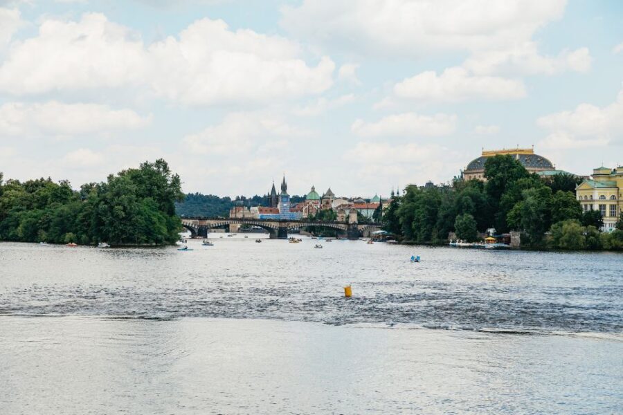 Prague: Vltava River Lunch Cruise in an Open-Top Glass Boat - Live accordion music and onboard comfort (including cold-weather reality)