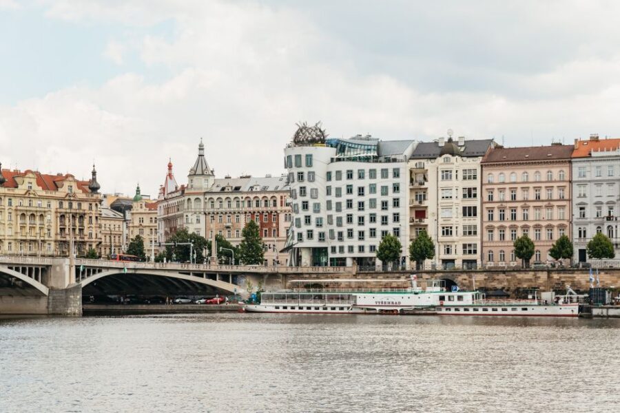 Prague: Vltava River Lunch Cruise in an Open-Top Glass Boat - Using the audio commentary, maps, and Wi-Fi without getting stuck