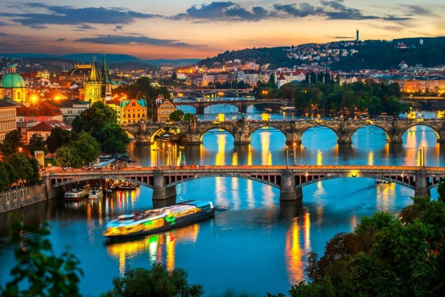 Prague: Vltava River Night Cruise with Buffet - What you’ll see at night: Prague Castle, Charles Bridge, and the lit-up beltway of sights