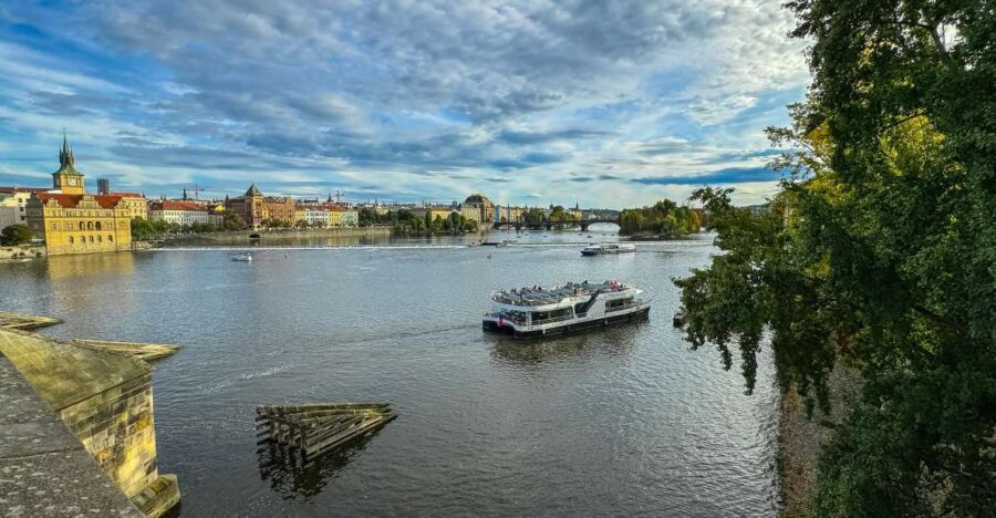 Prague: Vltava River Sightseeing Cruise - The Vltava Views: Charles Bridge to Prague Castle Panoramas