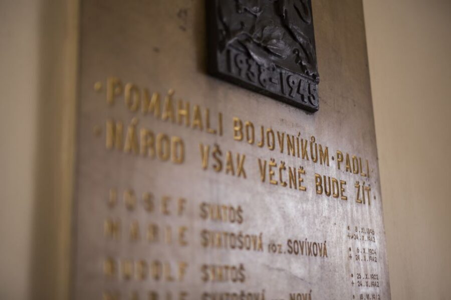 Prague: World War 2 and Operation Anthropoid Walking Tour - Walking time, group size, and what to wear