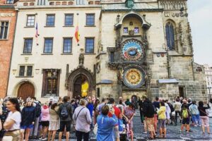Prague’s TOP Sights - Old Town, Jewish Quarter, Charles Bridge (Tip-based tour) - Powder Gate and Obecni Dum: Art Nouveau you’ll want to look at twice