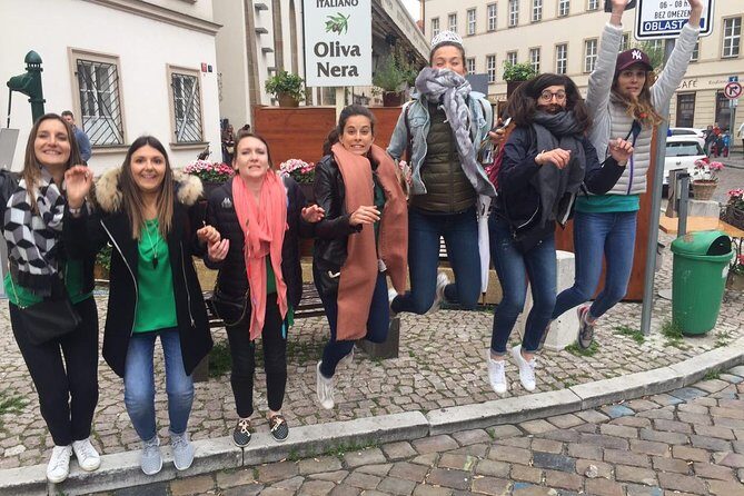 Private city discovery tour - A Historical Treasure Hunt - How the Smartphone Treasure Hunt Works on the Ground